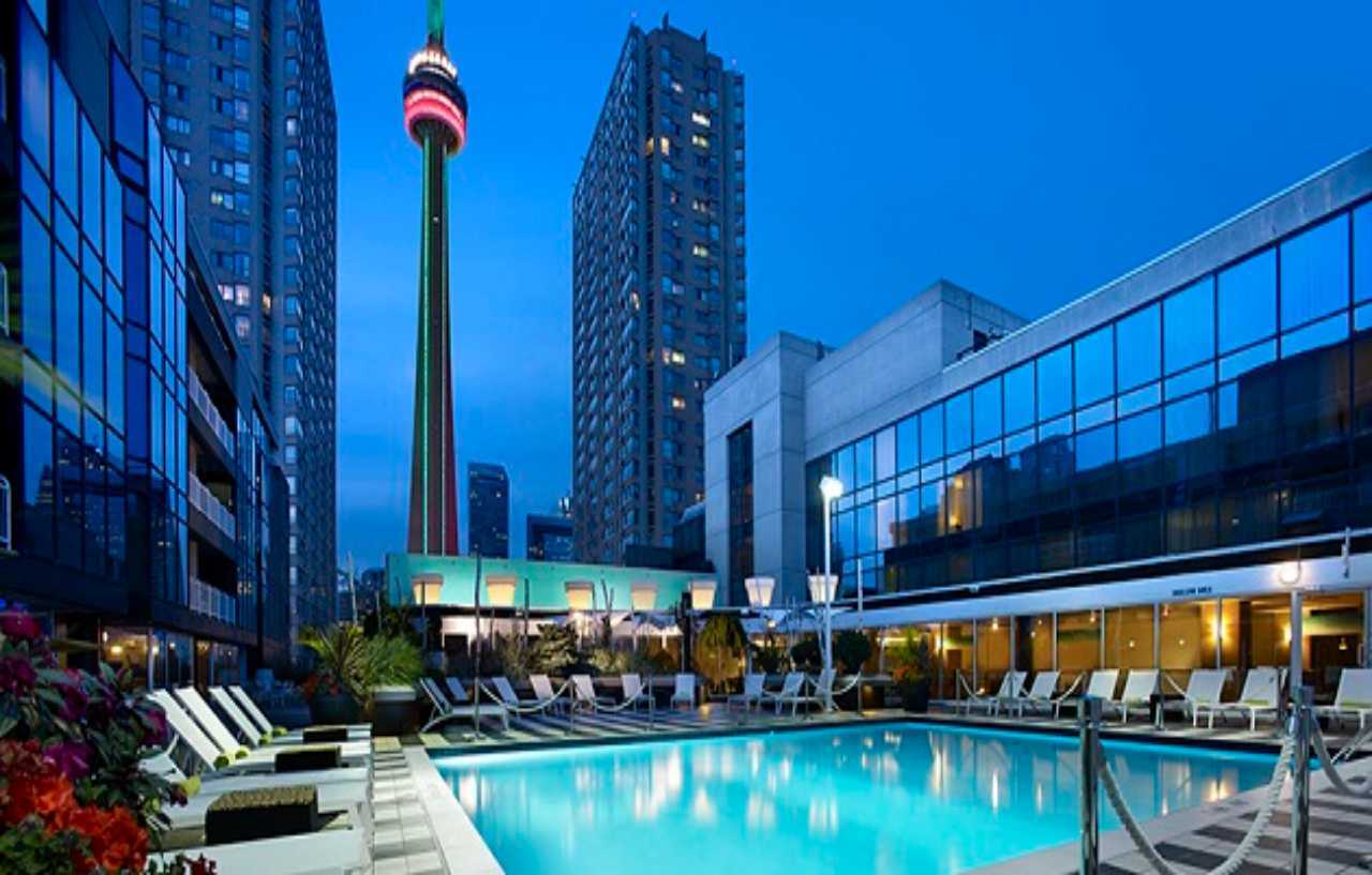 Radisson Blu Toronto Downtown Hotel Exterior photo